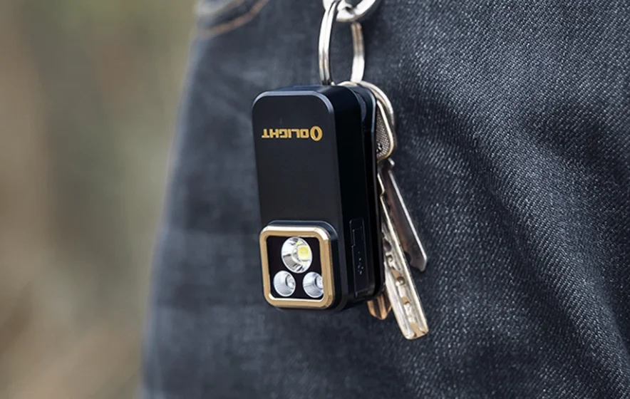 L'Équipement EDC Minimaliste : Pourquoi Choisir une Lampe Clip 5-en-1 ?
