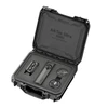 Mallette de transport Olight ArkTac Ultra Premium avec lampe torche tactique et accessoires dans une mousse de protection.