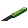 Couteau de poche pliant vert avec éclaboussures rouges, lame noire et lampe intégrée sur fond noir
