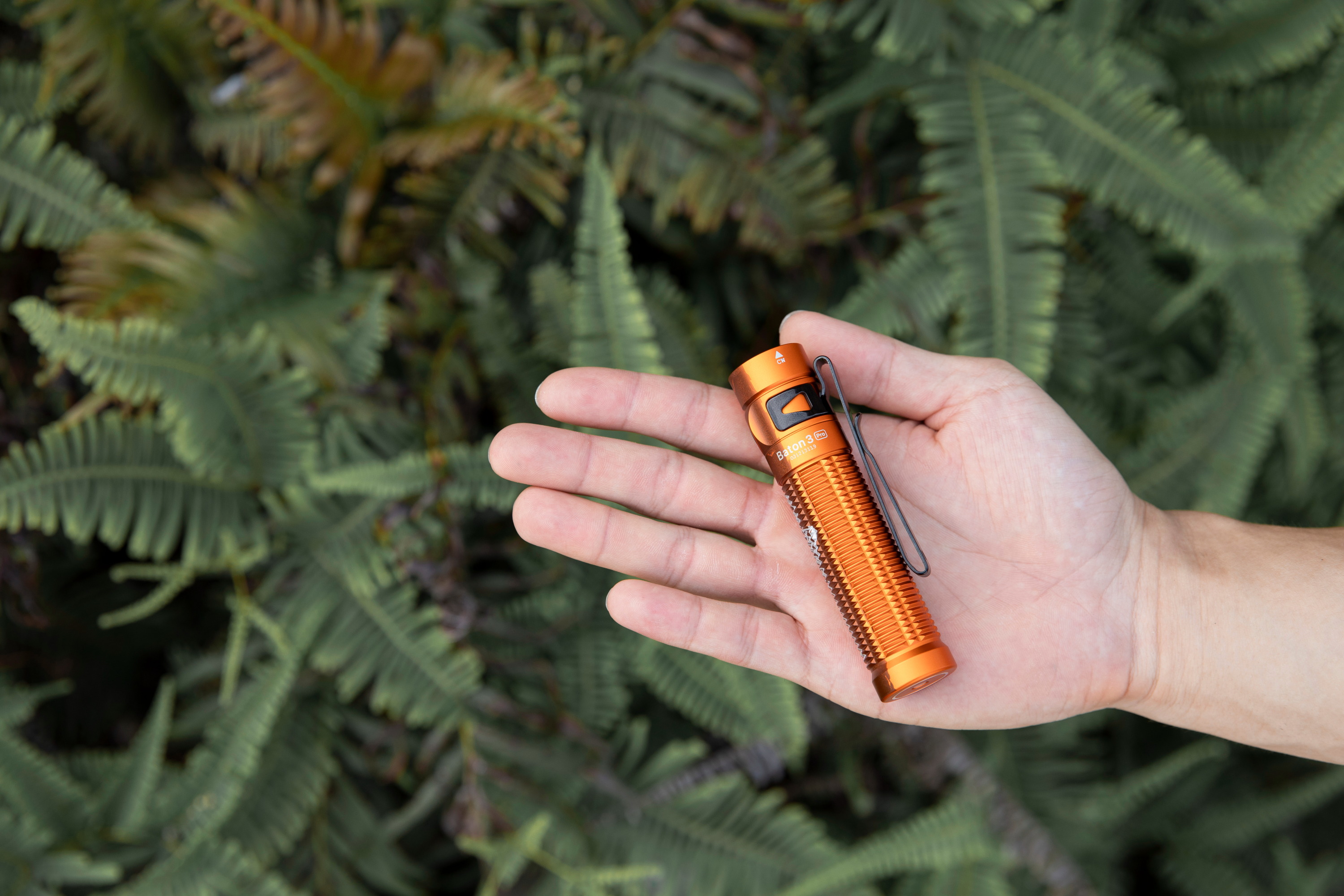 Olight Baton 3 Pro - Lampe Torche Puissante 2 Températures de