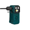 Mini lampe de poche Olight Oclip verte gravée en cours de charge USB-C sur fond blanc