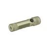 Lampe de poche Olight Seeker Ultra verte de profil avec poignée texturée et base de charge magnétique pour camping
