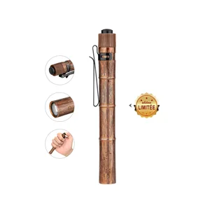 Lampe de poche EDC bronze édition limitée, design bambou avec clip, prise en main confortable, compacte et puissante.
