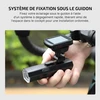 Système de fixation sous le guidon avec éclairage vélo et compteur GPS à dégagement rapide.