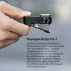 Olight Oclip Pro noire tenue à la main, vue de côté, avec clip testé pour éclairage quotidien et situations critiques.