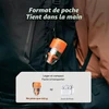 Mini pompe à air Flextail orange ultra légère et compacte accrochée à un sac à dos de randonnée.