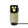 Lampe torche Olight rectangulaire vert olive avec trois LED sur fond blanc, connectée à son chargeur magnétique noir