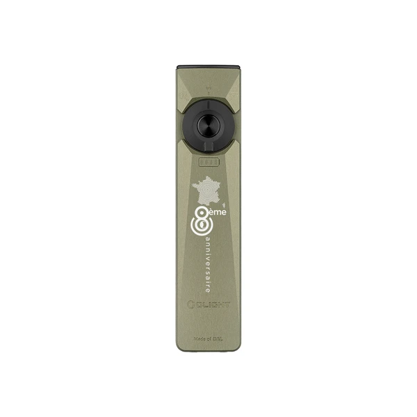Olight Arkfeld Ultra vert militaire, vue avant, lampe de poche EDC rechargeable avec gravure 8e anniversaire pour usage quotidien