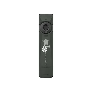 Olight Arkfeld Ultra verte, lampe EDC plate édition 8ème anniversaire, vue de face pour le camping et le quotidien