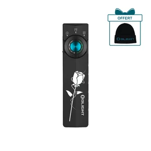 Olight noir Arkfeld Pro en vue de face avec une rose blanche pour les amateurs de cadeaux et l'éclairage.