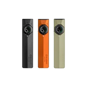 Olight Arkfeld Lite de couleur vert olive, vue latérale, avec éclairage UV, parfait pour les activités extérieures.