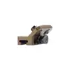 Montage décalé en aluminium bronze pour accessoire tactique sur rail Picatinny isolé sur fond blanc