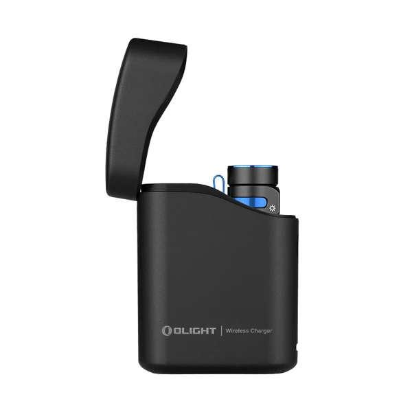 Olight Baton 4 Premium, vue latérale, noir avec accents bleus, chargeur sans fil compact, idéal pour les déplacements.