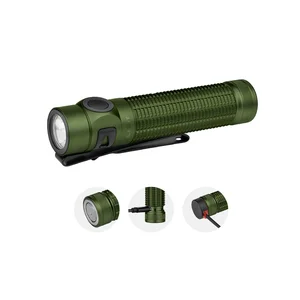 Olight Baton 4 Pro vert, vue latérale, lampe de poche EDC rechargeable avec clip de poche pour l'éclairage quotidien.