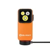 Lampe frontale Olight orange rechargeable avec trois LED sur fond blanc