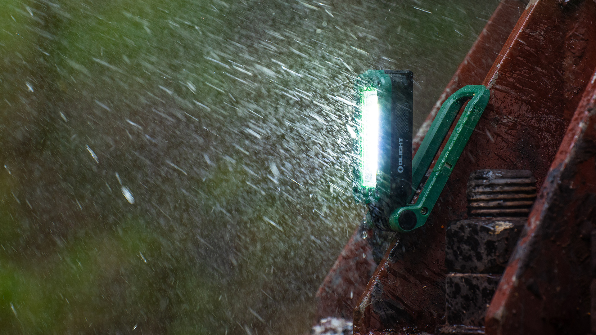 Olight Swivel, Lampe de travail pivotante peut être fermement fixée à n'importe quelle surface de fer