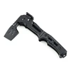 Hachette de survie tactique noire pliable avec manche ergonomique antidérapant sur fond blanc