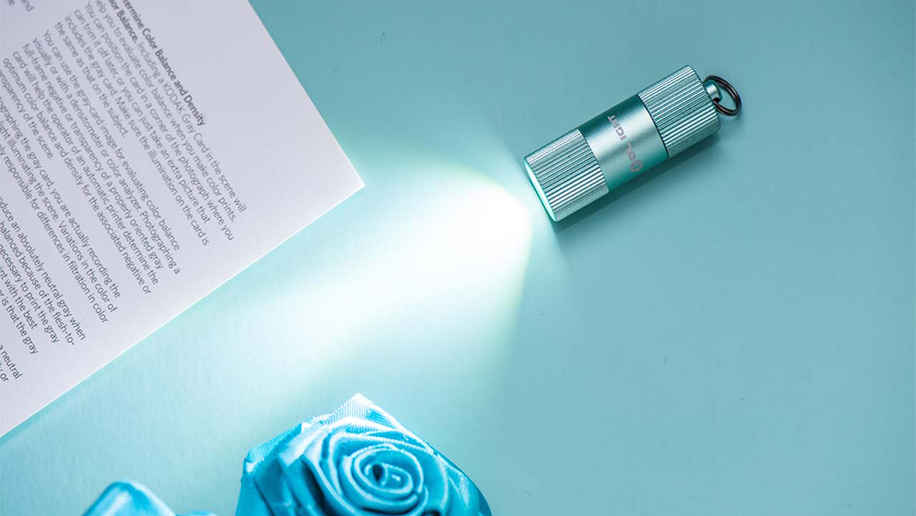 La lampe de poche i1R 2 EOS est une version améliorée de la i1R EOS. La lampe de poche i1R 2 EOS est une version améliorée de la i1R EOS.