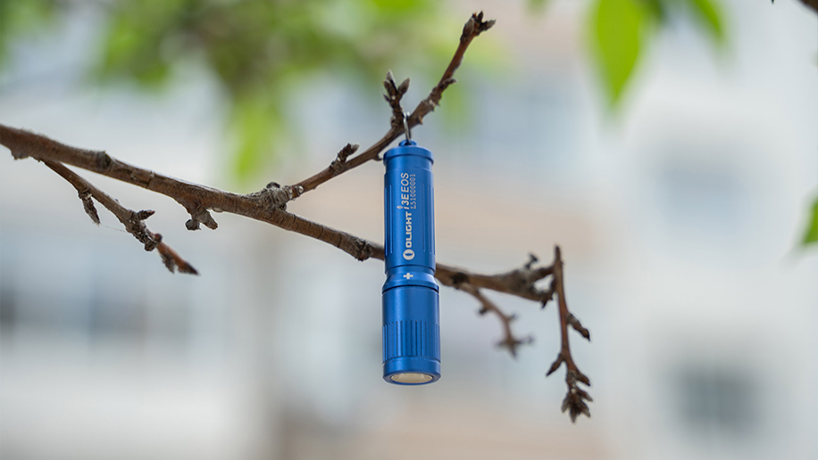 La i3E est une lampe porte-clés extrêmement compacte avec une puissance maximale de 120 lumens La i3E est une lampe porte-clés extrêmement compacte avec une puissance maximale de 120 lumens (pour le modèle "argent" et 90 lumens pour les autres couleurs).