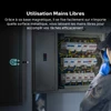 Lampe clip Olight Oclip Pro noire fixée sur une surface métallique pour un éclairage mains libres lors de travaux électriques