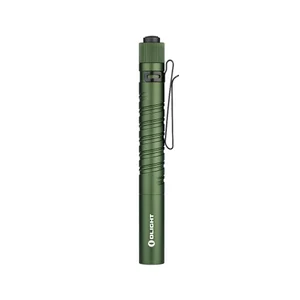 Lampe torche verte Olight de type stylo avec bouton latéral et clip de poche.