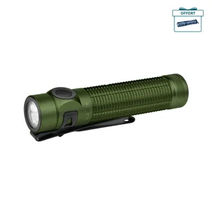 Olight Baton 4 Pro vert vue latérale avec clip de poche et chargement magnétique pour utilisation EDC et extérieure.
