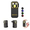 Olight Oclip Pro noire avec bordure dorée, vue de face, lampe de poche EDC à clip pour un éclairage mains libres.