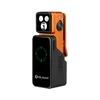 Lampe torche EDC Olight orange et noire avec indicateur de batterie LED vert et clip de poche sur fond blanc