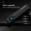 Olight ArkPro Lampe EDC noire avec bouton bleu pour éclairage quotidien, portée de 205m et 1500 lumens.