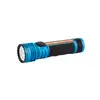 Olight lampe de poche Seeker 4 Pro bleue, vue latérale, pour l'éclairage extérieur, le camping et la randonnée.