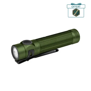 Olight Baton 4 Pro vert vue latérale avec clip de poche et chargement magnétique pour utilisation EDC et extérieure.