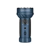 Olight MARAUDER MINI, lampe de poche bleue vue de face avec interrupteur, pour éclairage extérieur ou d'urgence.