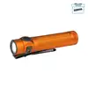 Olight Baton 4 Pro orange, vue latérale, lampe de poche EDC avec clip et interrupteur pour une utilisation quotidienne.