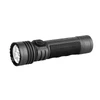 Lampe torche Olight Seeker 4 Pro noire de profil avec poignée texturée antidérapante pour le camping et la survie