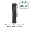 Olight Baton 4 Pro noire avec clip, éclairage puissant pour la randonnée et le camping.