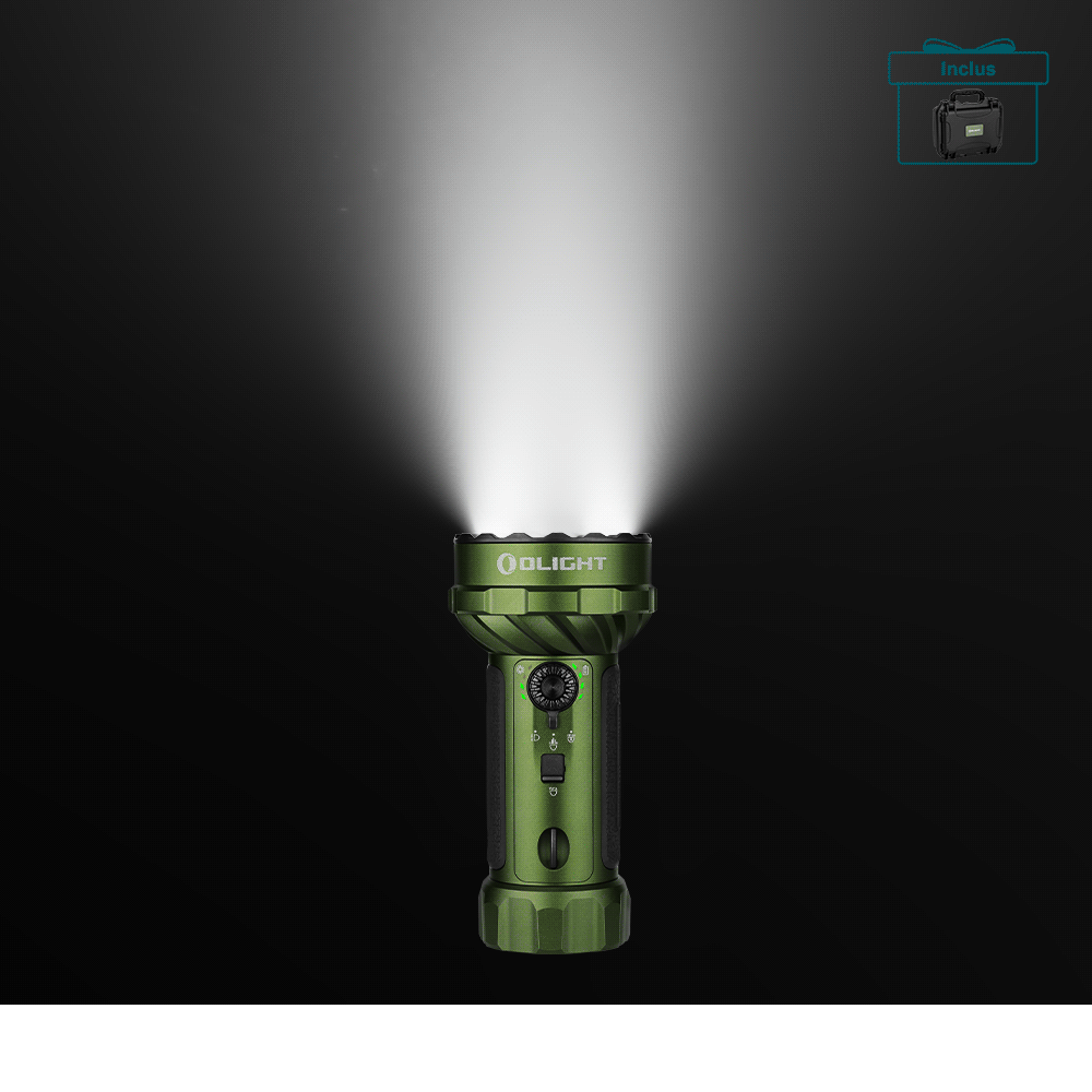 Lampe torche Olight Marauder Mini 2 verte allumée de face avec faisceau lumineux puissant pour recherche et outdoor