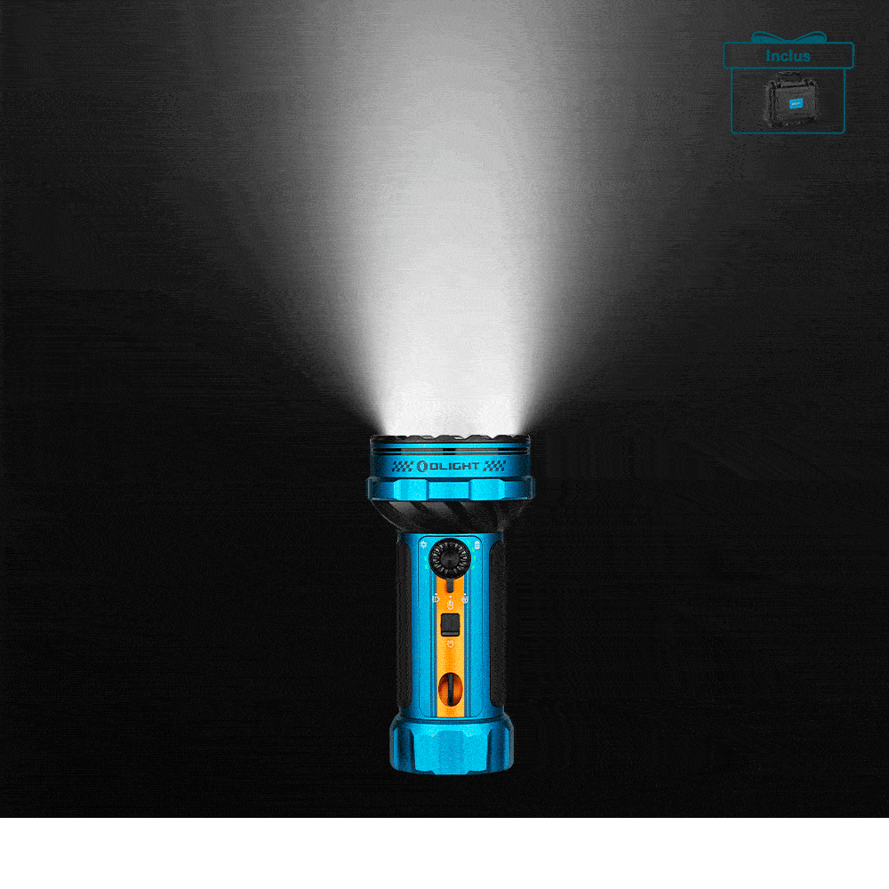 Lampe torche Olight Marauder Mini 2 bleue projetant un puissant faisceau blanc sur fond noir pour le camping de nuit