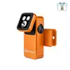 Lampe clipable orange Olight avec tête orientable et trois LED sur fond blanc