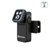 Lampe clipable Olight noire avec tête orientable et trois LED sur fond blanc