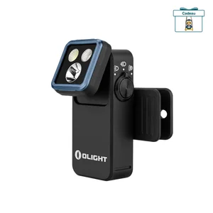 Lampe clipable Olight noire avec tête orientable et trois LED sur fond blanc
