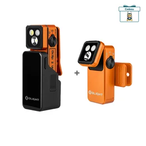 Deux lampes clipsables Olight Oclip orange avec tête pivotante et lumière LED polyvalente.