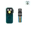 Mini lampe de poche Olight verte gravée et petit accessoire cylindrique bleu et orange sur fond blanc
