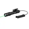 Lampe tactique Olight avec faisceau laser vert et interrupteur de pression déporté pour montage sur arme.