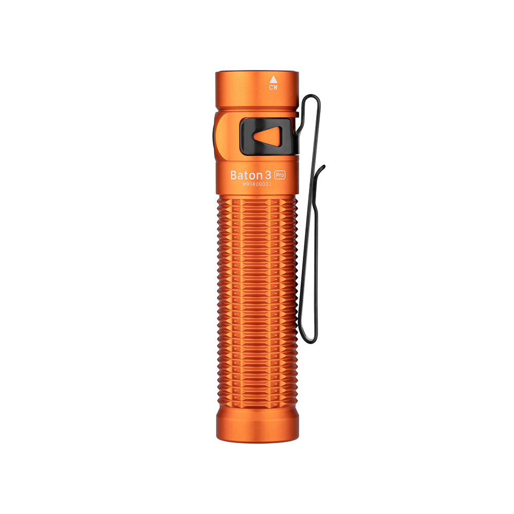 Lampe de poche orange Olight Baton 3 Pro avec clip, texture antidérapante, bouton noir, modèle M90800001.