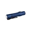 Olight Warrior Ultra lampe de poche tactique bleue, vue de côté, avec clip de poche pour l'extérieur et le travail