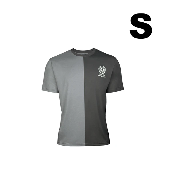 T-shirt bicolore gris clair et foncé taille S avec logo imprimé sur la poitrine, style sportswear moderne.