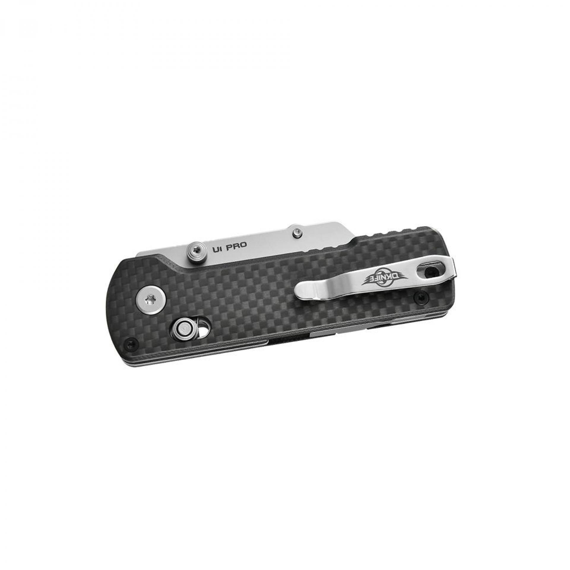 Olight U1 Pro noir vue latérale, conception compacte avec poignée texturée pour une utilisation quotidienne ou en camping.