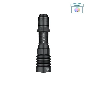 Lampe torche noire Olight rechargeant, gros plan sur le port de charge USB.