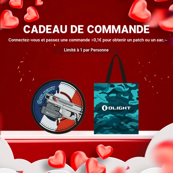 Cadeau de commande: patch pistolet Olight et sac de camouflage Olight sur fond rouge avec cœurs pour la Saint-Valentin.